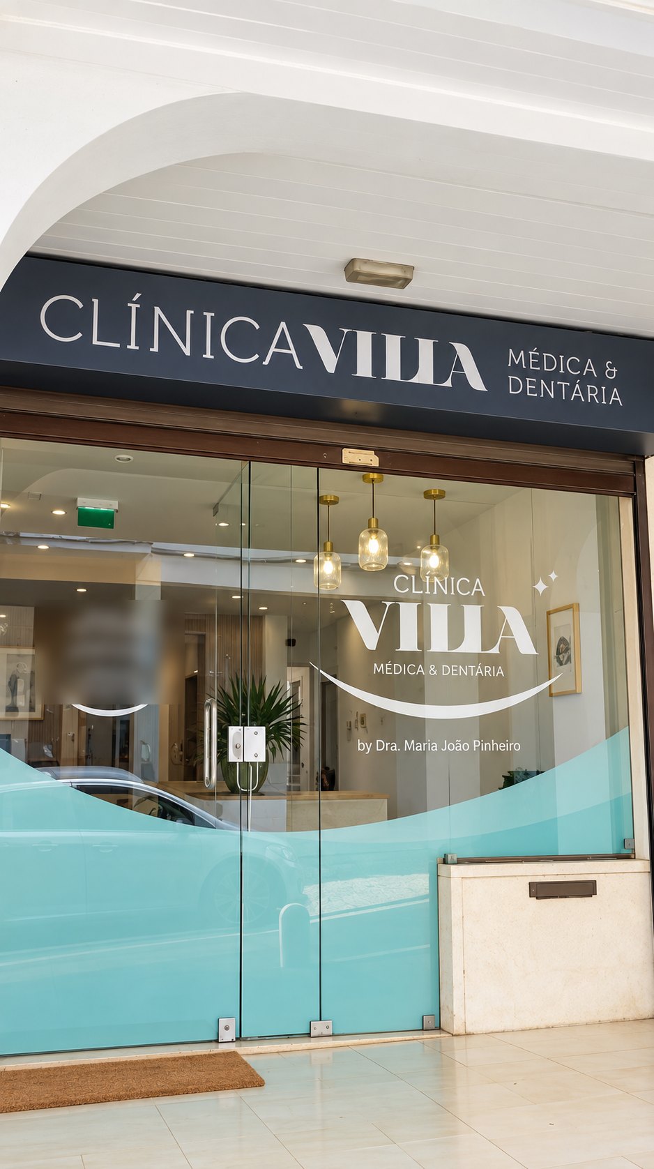 Entrada da Clínica Villa, no centro de Cascais
